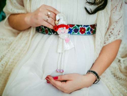 Adornments That Honor Maternal Chapters Gracefully