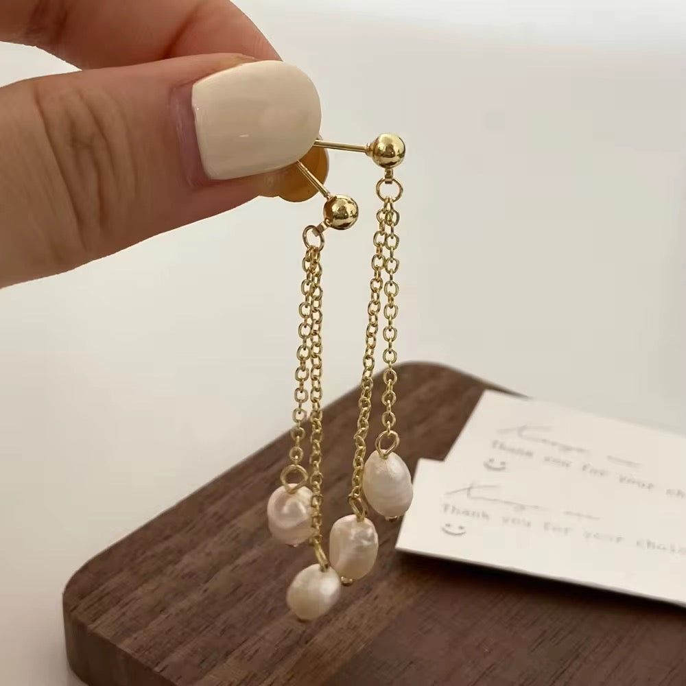 Pearls on chains - Earrings
