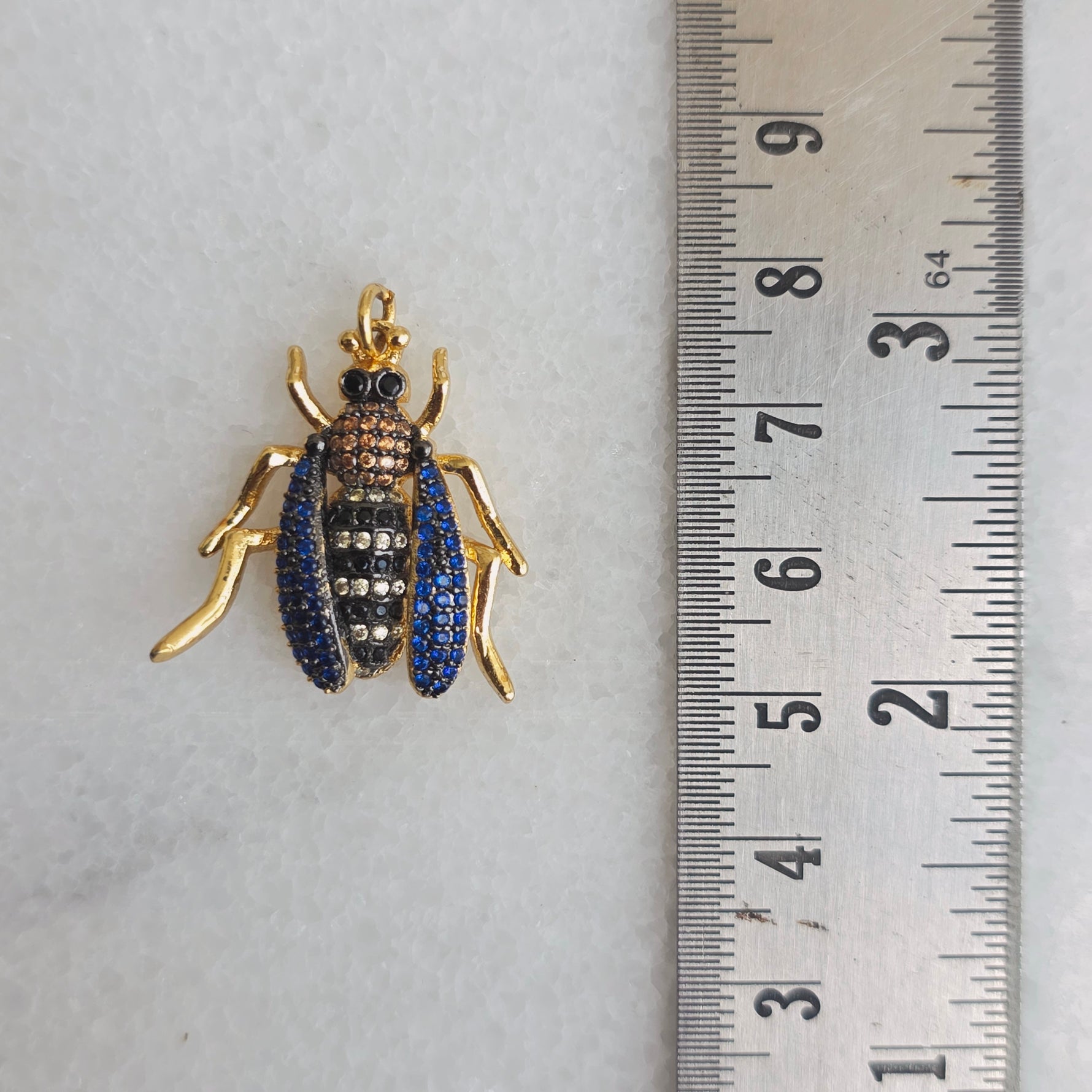 Bee charm