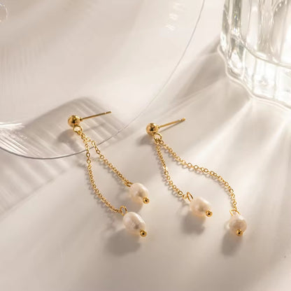 Pearls on chains - Earrings