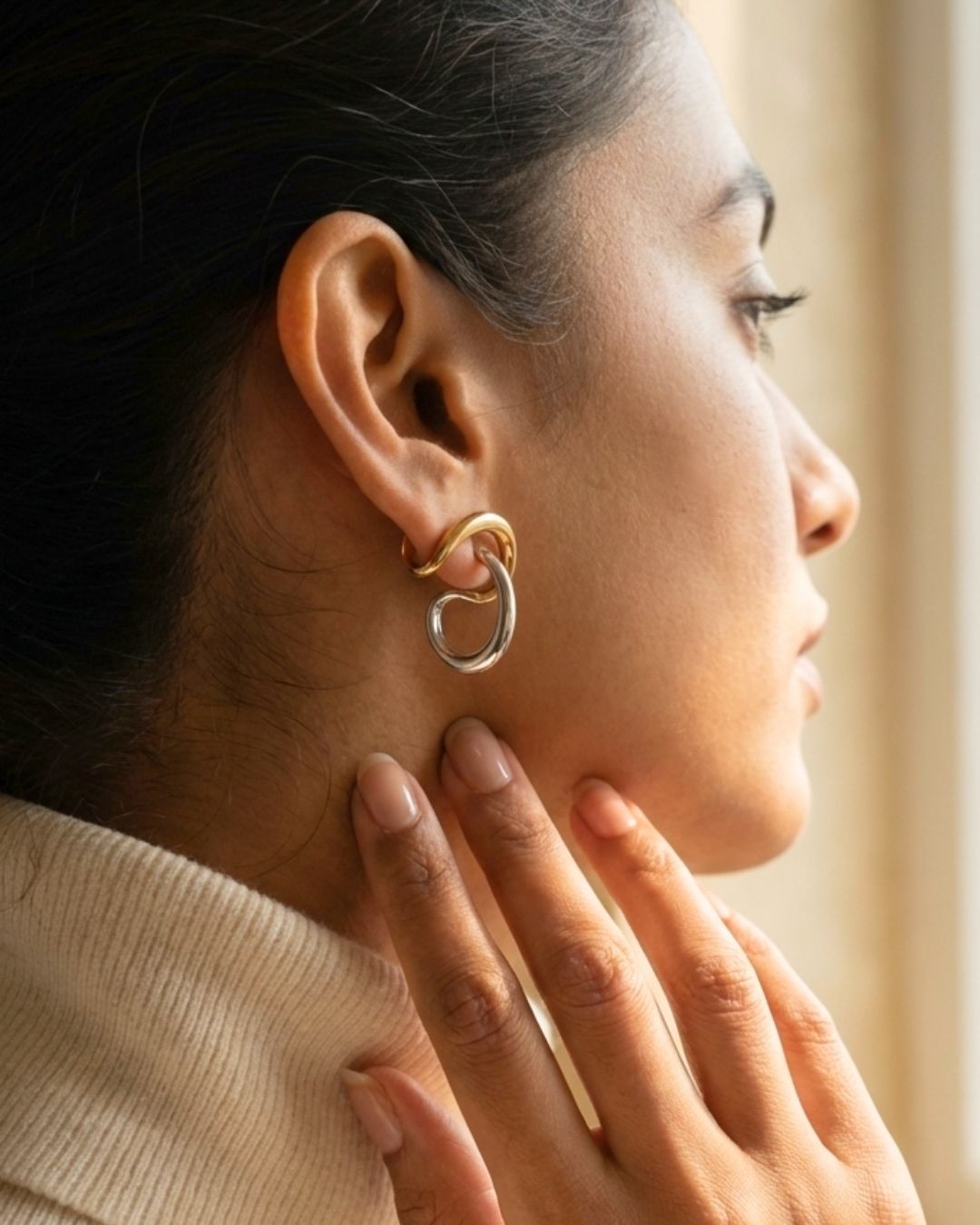 Dual Tone Wavy Earrings - Foramour Jewels - 18K Gold Plated - Sweat, water proof