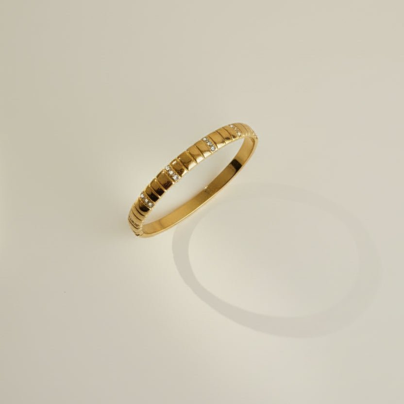 Lines & crystals - Bracelet - Foramour Jewels - 18K Gold Plated - Sweat, water proof