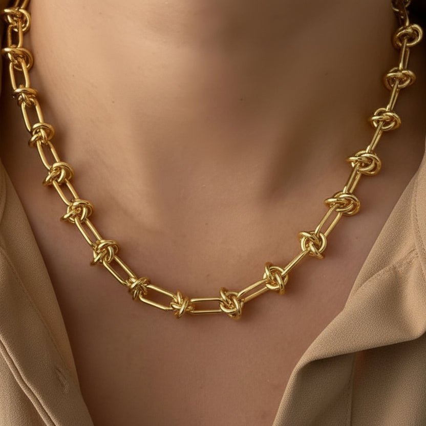 Love Knot Necklace - Foramour Jewels - 18K Gold Plated - Sweat, water proof
