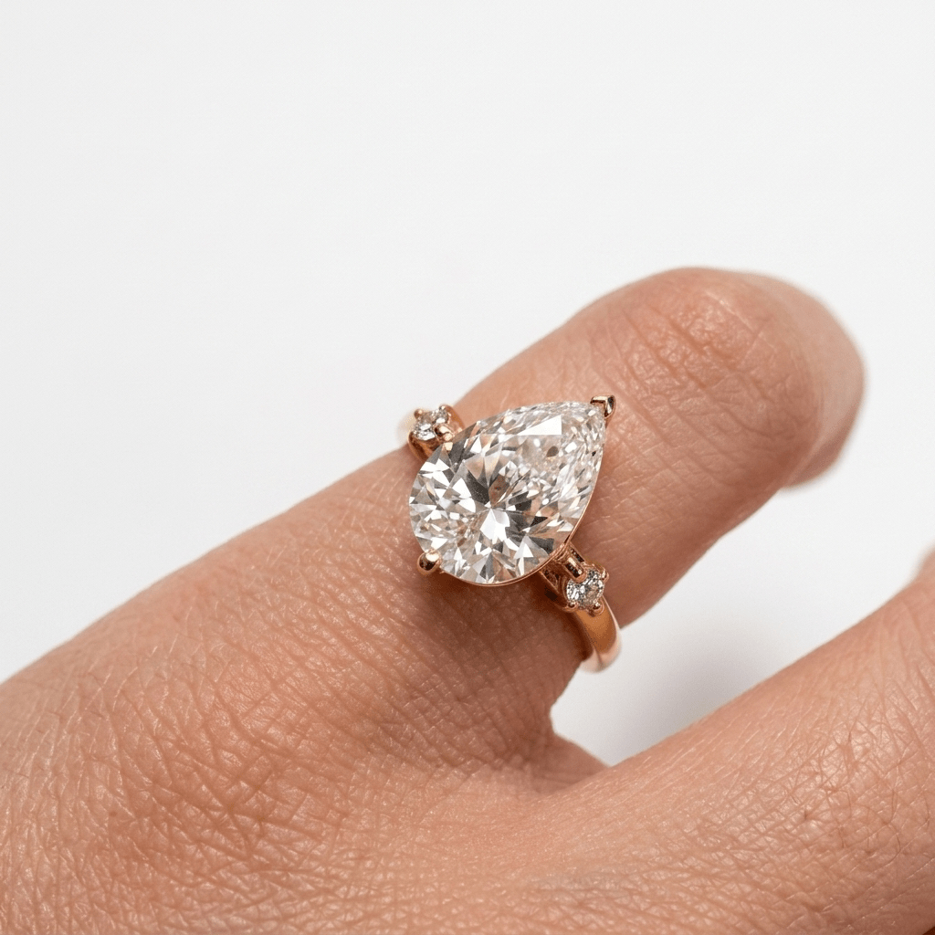 Pear-Cut Solitaire Ring with Side Accents - Foramour Jewels - 18K Gold Plated - Sweat, water proof