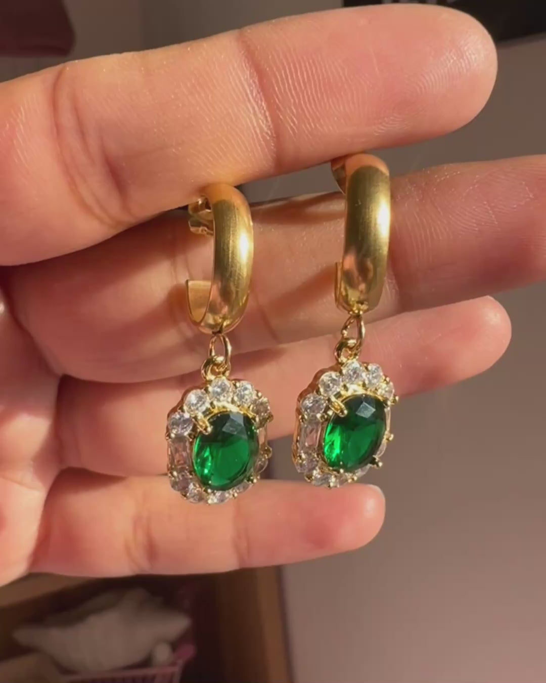 Queen emerald earrings video foramour