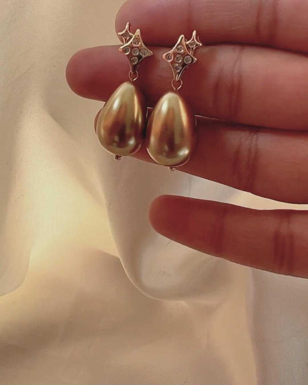 Gold Star Pearl — Earrings