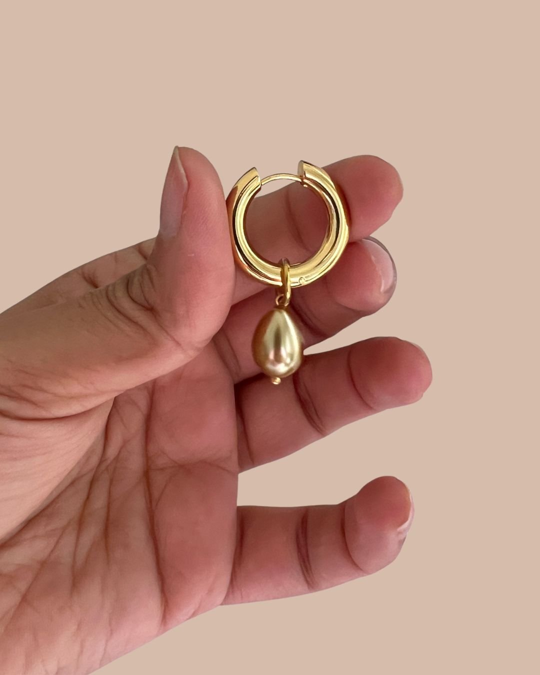 Teardrop Pearl Hoop Earrings - Foramour Jewels - 18K Gold Plated - Sweat, water proof