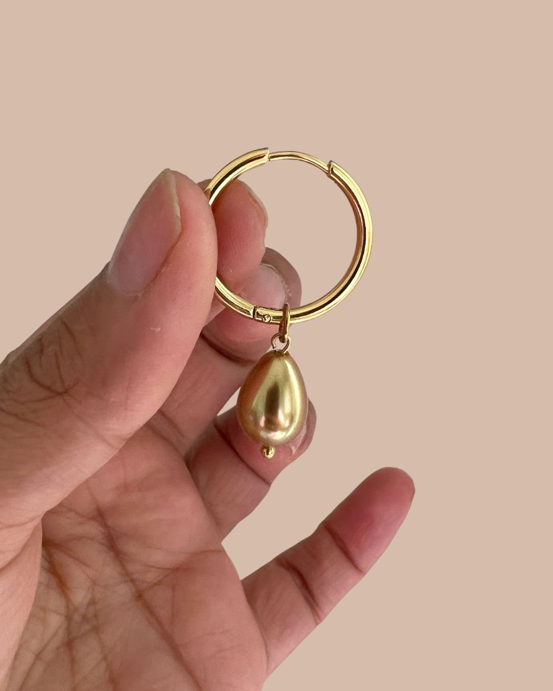 Teardrop Pearl Hoop Earrings - Foramour Jewels - 18K Gold Plated - Sweat, water proof