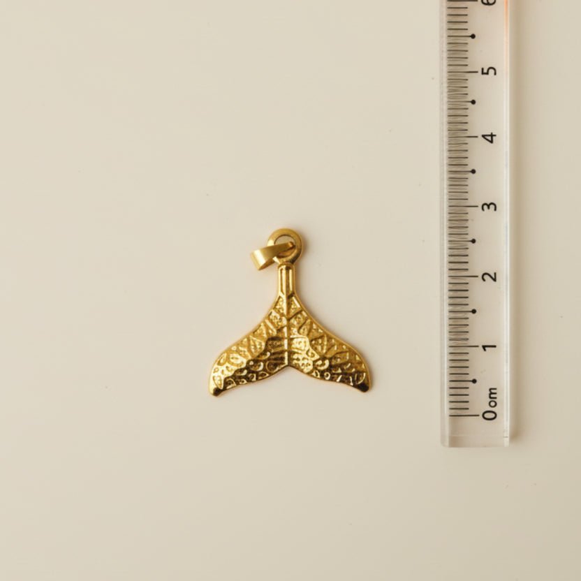 Whale fin - Charm - Foramour Jewels - 18K Gold Plated - Sweat, water proof